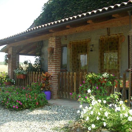 Cascina Beneficio Villa Castelnuovo Bormida Bagian luar foto