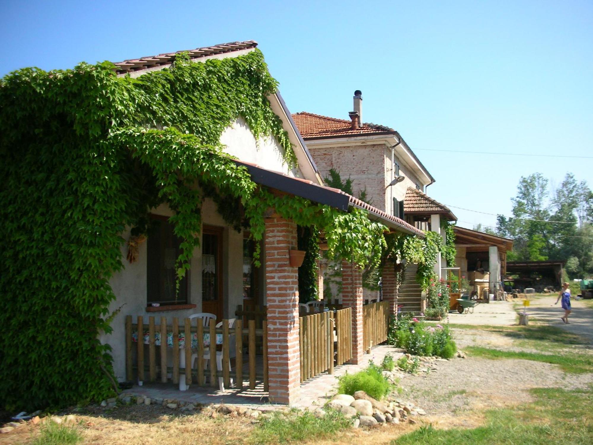 Cascina Beneficio Villa Castelnuovo Bormida Bagian luar foto